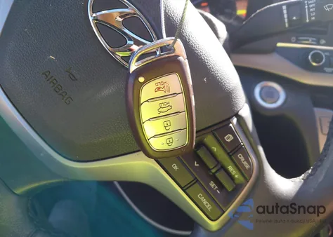 2017 Hyundai Elantra Value Edition z USA, uszkodzony, nr VIN KMHD84LF4HU427182